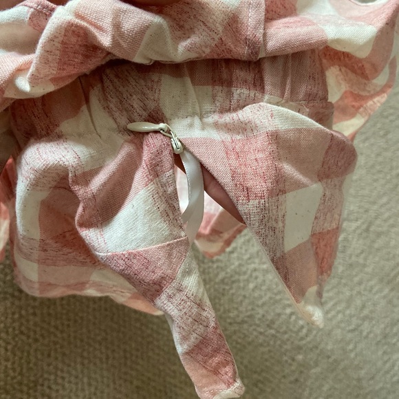 Privacy Please crop off the shoulder - Picture 3 of 3